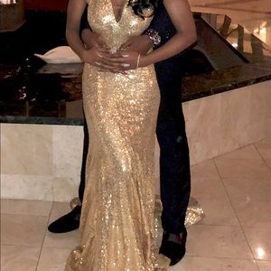 Gold prom dress for sale. Size 2/4